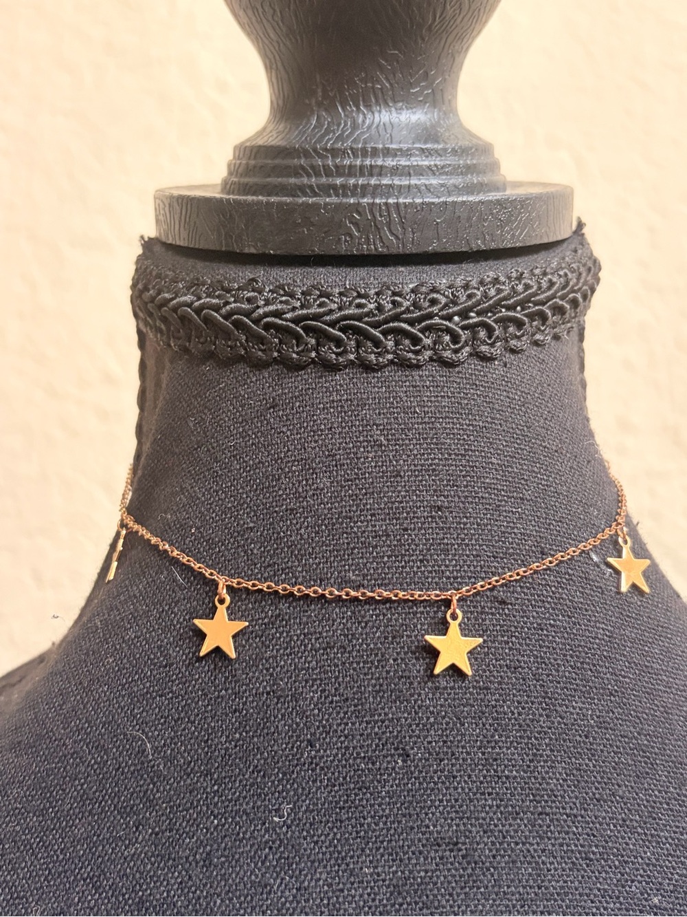 Brandy Melville Gold Star Dangle Choker Necklace